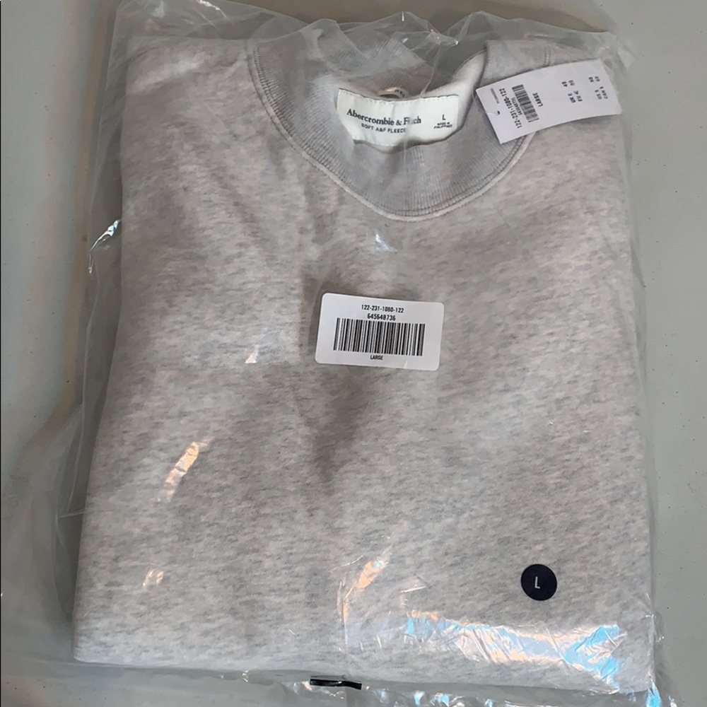 Abercrombie & Fitch softAF Relaxed Crew Sweatshirt - Picture 5 of 9